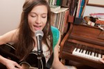 tocar la guitarra y cantar a la vez
