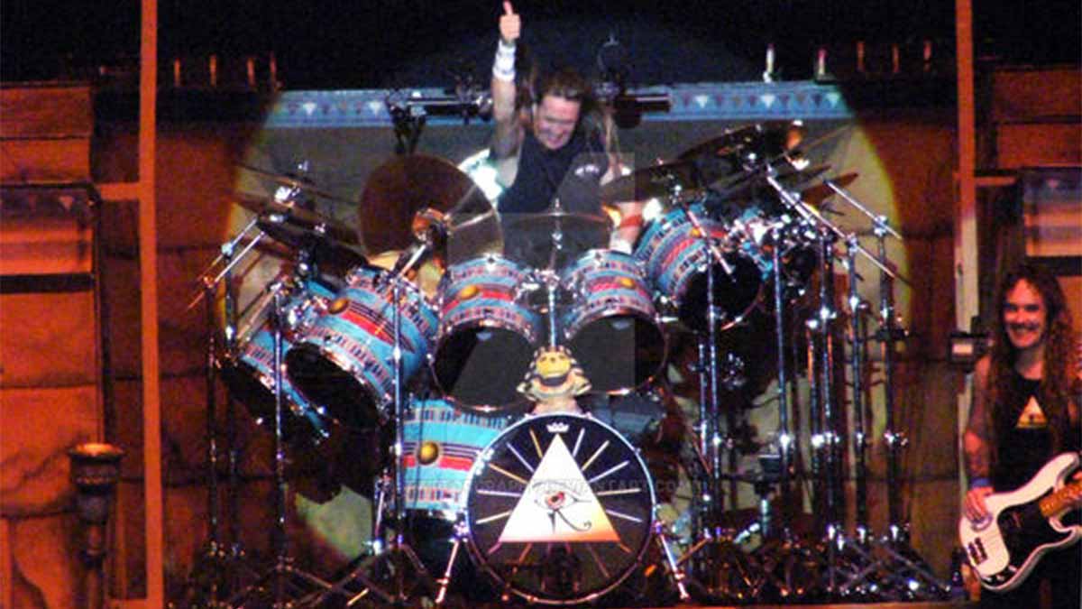 Nicko McBrain de Iron Maiden