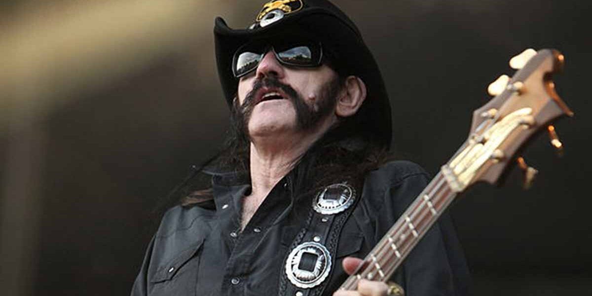 cantantes con bigote