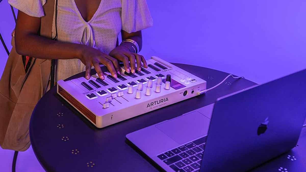 Arturia MiniLab 3: un controlador MIDI compacto con gran potencia arturia minilab 3