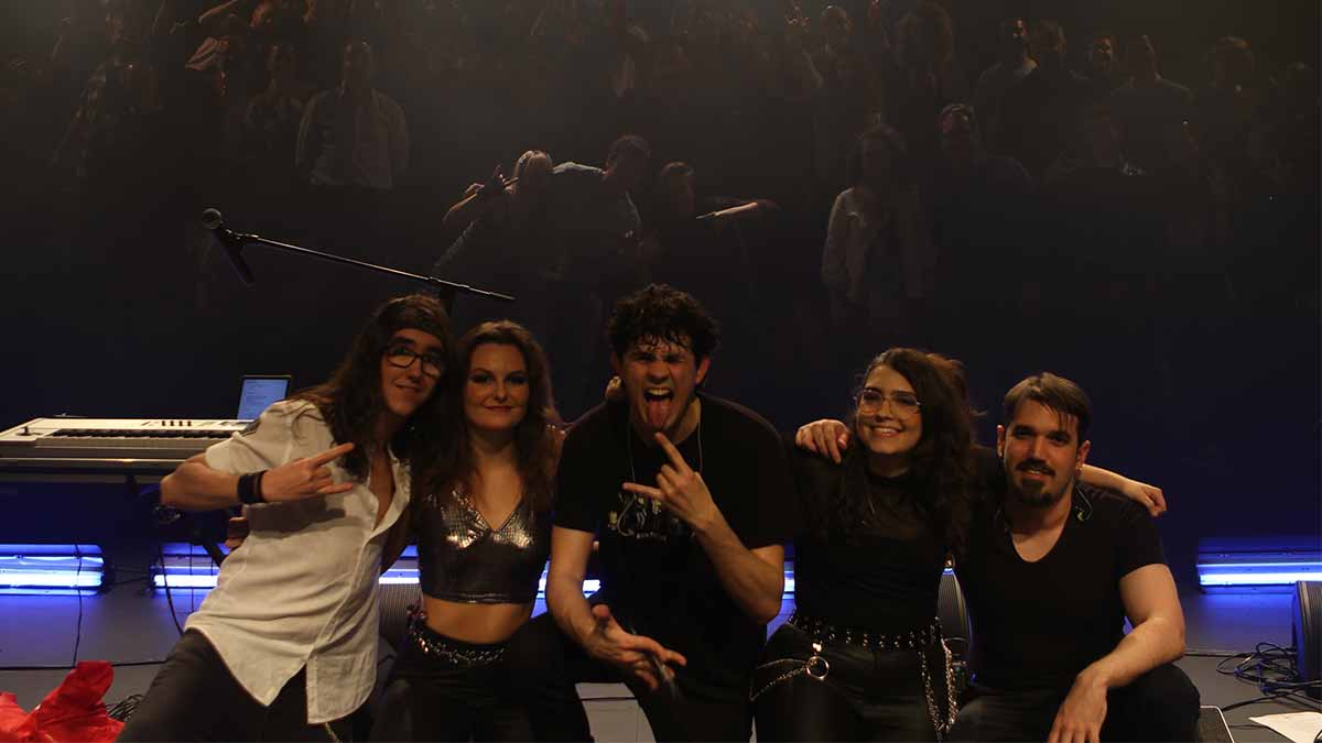 Diamond Roses, del hard rock al universo narrativo diamond roses
