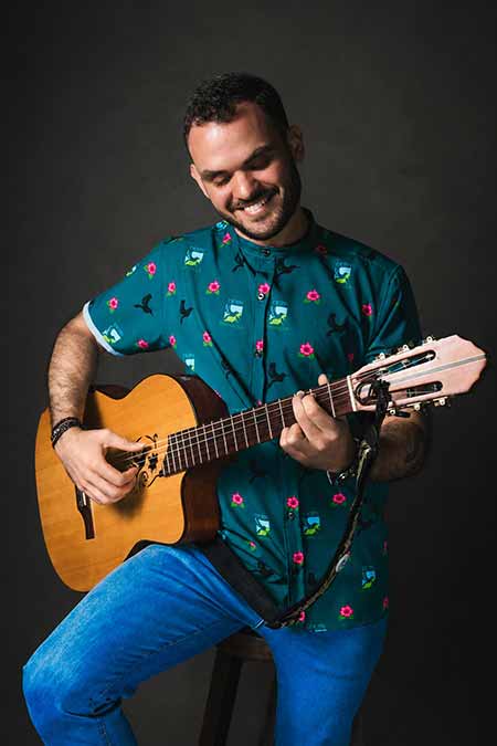 Deiby Panyagua, el cantautor costarricense del folclore latinoamericano deiby panyagua