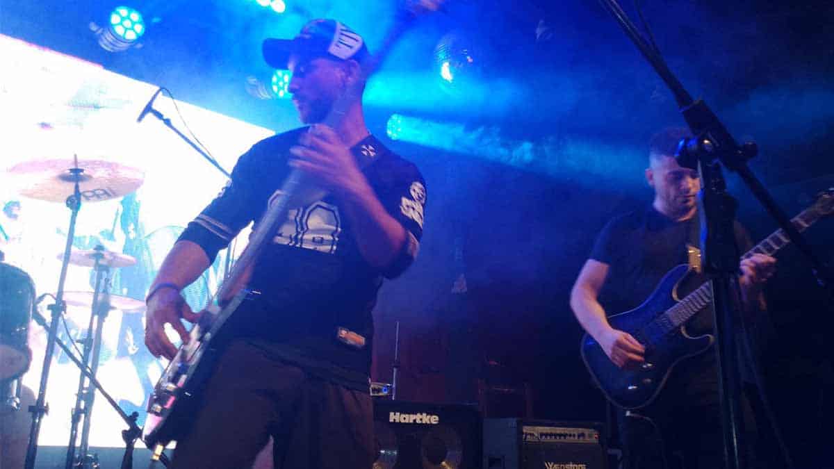 Patada en la Nuca: Ruido, Pogo y Actitud Patada en la Nuca