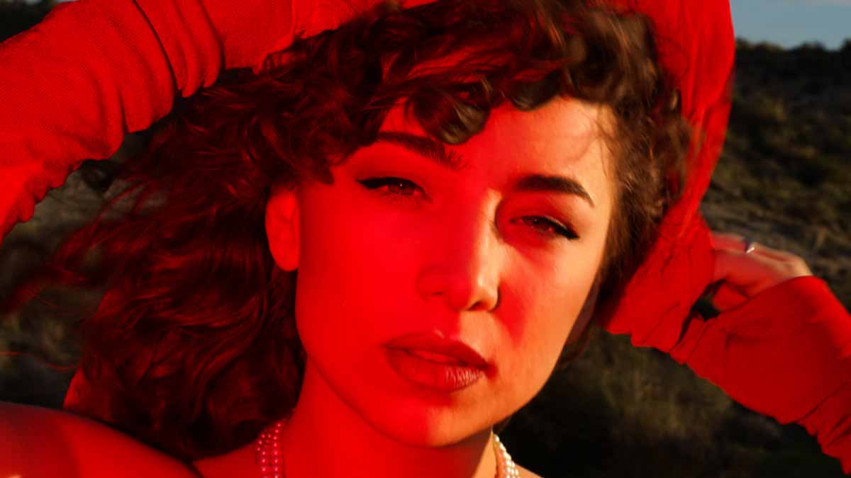 Julia Sabaté se libera en “Egoísta”: identidad, catarsis y libertad creativa julia sabaté
