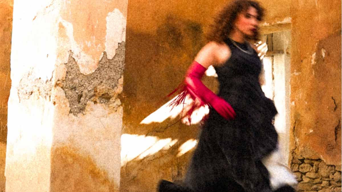 Julia Sabaté se libera en “Egoísta”: identidad, catarsis y libertad creativa Julia Sabaté se libera en “Egoísta”: identidad, catarsis y libertad creativa