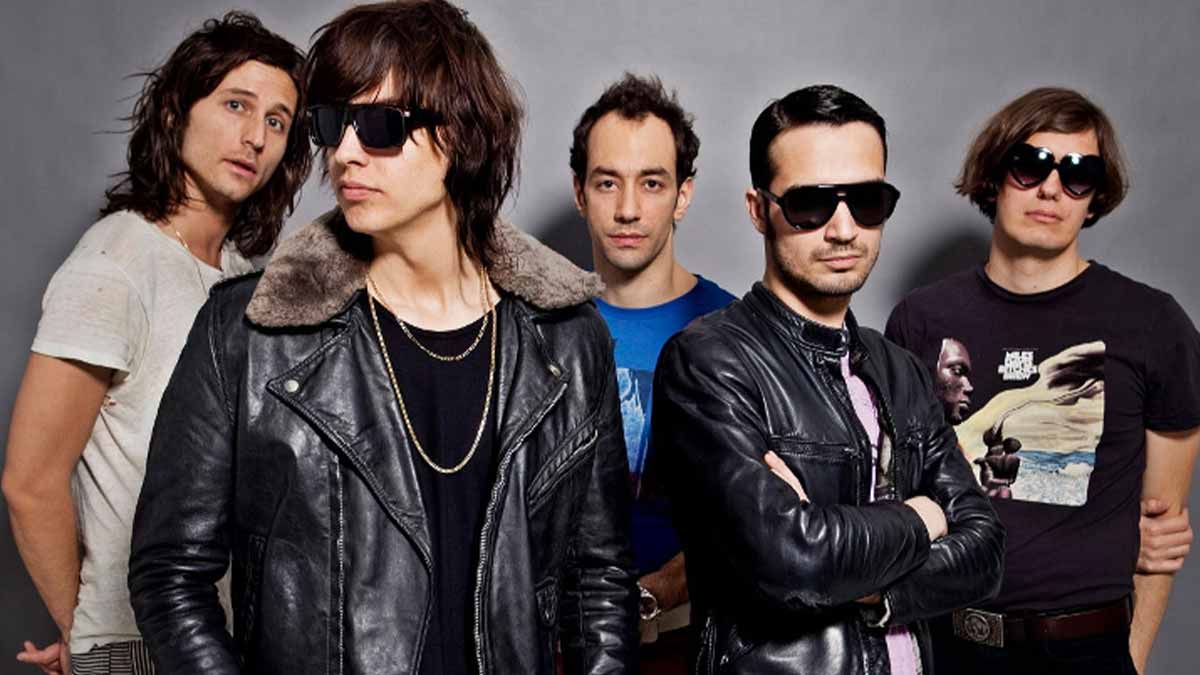 The Strokes reinventan su sonido en Reality Awaits The Strokes reinventan su sonido en Reality Awaits